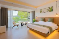 Isle Sojourn & Light Seek B&B (Waterside Danxia Branch, Danxia Mountain National Scenic Area)​ Hotels in Renhua
