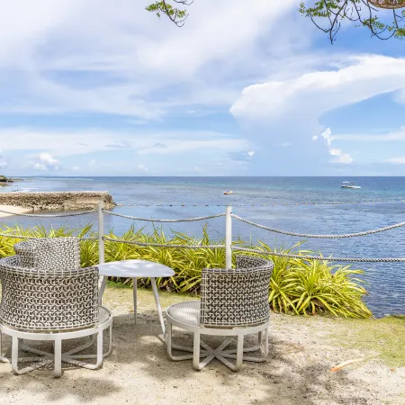 Dominiks Stylish Res. Gem Ocean View Pool Tambuli