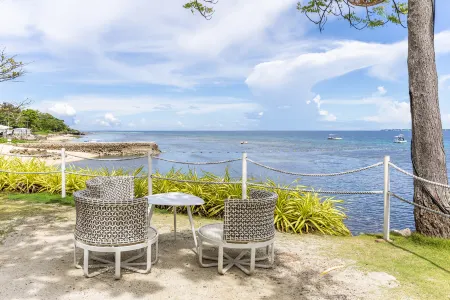 Dominiks Stylish Res. Gem Ocean View Pool Tambuli