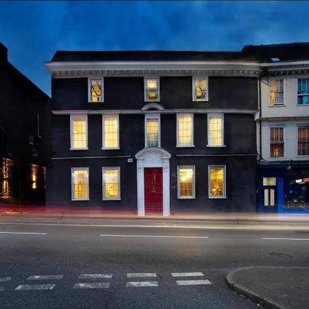 Stone Court House Отели рядом с достопримечательностью «Бренчли Гарденс»