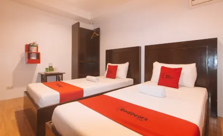 RedDoorz @ Junquera Extension Cebu Отели рядом с достопримечательностью «Университет Висейас, Экспандед Тершиари Эдьюкейшен Экиваленси энд Аккредитейшен Програм»