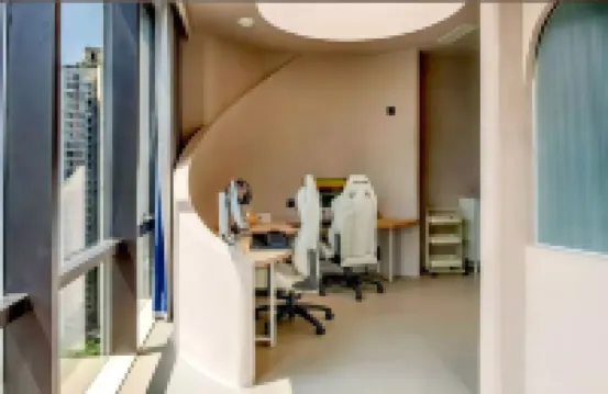 光致·拾鎏雲端江景電競酒店