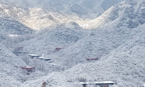 Commune by the Great Wall