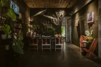 Weishan Ancient City · Hualing · Art Space Homestay - bar