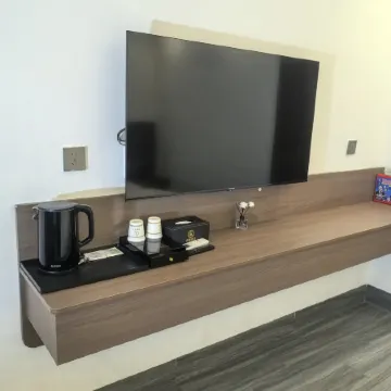 HJIHOTEL Отели рядом с достопримечательностью «Luoding Jiangbin Park»