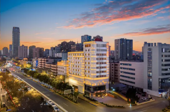 Orange Hotel (Kunming Nanping Pedestrian Street) Hotels near Outlet Mall