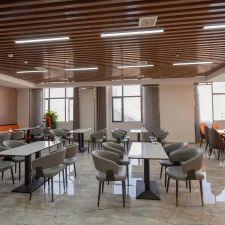 General Red International Hotel