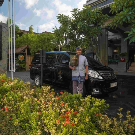 The Vira Bali Boutique Hotel & Suite Отели рядом с достопримечательностью «Пляж Джерман»
