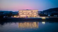 Floral Lux Hotel·Oasis Lakeside Hot Spring Hotel (West Mountain, Taihu)