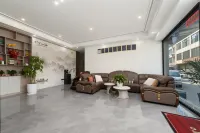 Hongqi Hotel (Xingyi East Bus Station)