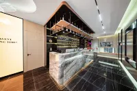 Weiting Residence Hotel (Shanghai Nanjing Road Pedestrian Street)