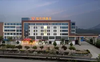 Vienna Hotel (Baidong Campus Branch of Baise Yujiang Nationality Medical College)
