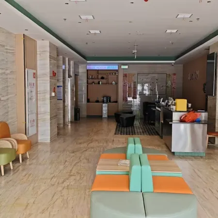 De'an VYBE HOUSE Heyun Hotel (De'an High-Speed Railway Station Chaoyang Road Pedestrian Street)