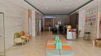 De'an VYBE HOUSE Heyun Hotel (De'an High-Speed Railway Station Chaoyang Road Pedestrian Street)