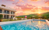 Cloudscape Realm · Cloud Aesthetics | Grassland Panoramic Mountain Lodge (Nalati Scenic Area) - Romantisk