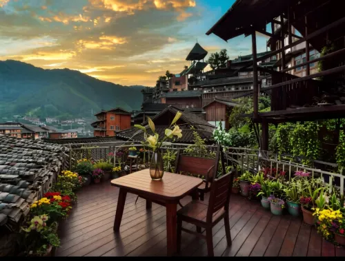 LotsRainInn.MountainDweIIing...XijiangQianhuMiaoViIIageMuseumBranch