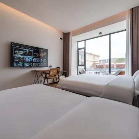 Junyi · Wildscape 180° Panoramic Retreat