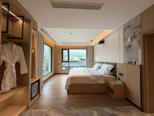 Shuyuan Xiaozhu Homestay · - parking