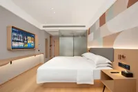Yunzhishang Yun Chain Hotel (Xiangyun High-Speed Railway Station Bell Tower) - parking