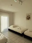 Entire house for teams & groups · sleeps 12 · 1.8 km to Hannover Messe · fast Wi-Fi · parking