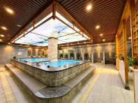 Holiday Inn 365, Luxian County - parking