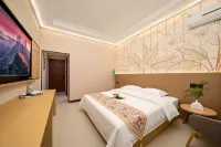Moonlight Seaside Garden Hotel (Huanhai Road Putao Beach Seawater Bathing Area) - parking