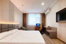 Yaxin E-Sports Hotel (South Wind Square Yuxiangyuan)