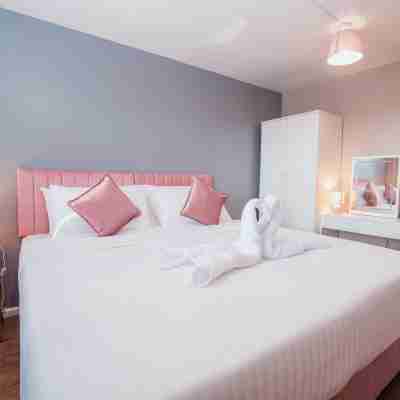 Free Parking Spacious 2BR Sleeps 5 - Families & Contractors Others