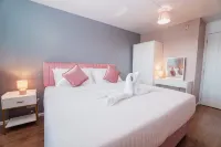 Free Parking Spacious 2BR Sleeps 5 - Families & Contractors - Condos