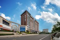 홀리데이 인 쁘흐미에 (정저우 신정 국제공항 엔핑후 지하철역 지점) - 주차장