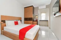 RedDoorz Plus Near Palembang Square Mall - Pensions