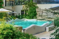 Qiantang Houyuan Hotel (Luoyang Luoyi Ancient City Lijingmen Cross Street) - Pools