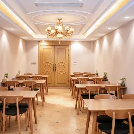 Vienna 3 Best Hotel (Xinyi Beijing Road High-speed Railway Station Store)