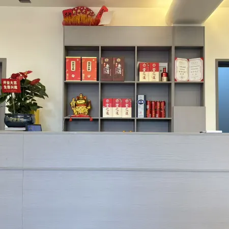 Yinghu Shiguang Homestay (Yinghu Scenic Area South Gate Parking Lot)