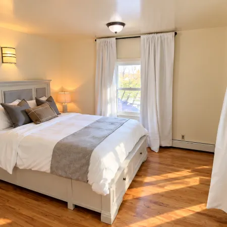 Heart of Fairbanks • 5BR • Walk Downtown Hotels in Fairbanks