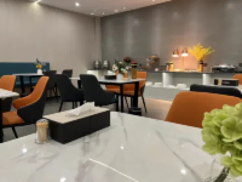 โรงแรมจินเฉิง หลงโข่ว (ถนนหลงจี)
