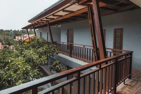 Lanta Ray Bay Hotel