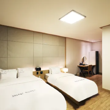 Bolton Hotel Hotels near 5·18 Memorial Park