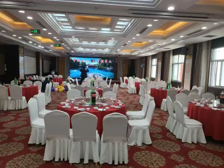 Home Inn Tongda Road Taisheng Plaza Отели рядом с достопримечательностью «Linyi Radio and Television Tower»