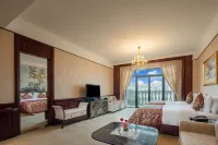 Evergrande World MICE Center - Balkoner