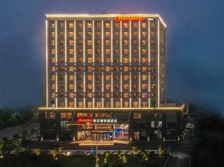Hampton by Hilton Qingdao West Coast Отели рядом с достопримечательностью «Lingshanwan Seaside Park»
