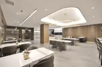 Homeinn Plus Hotel (Changchun Railway Station)