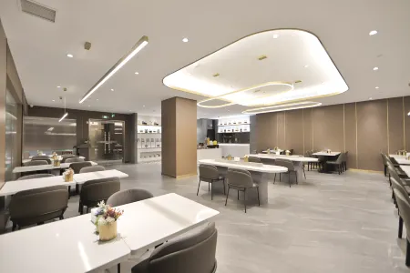 Homeinn Plus Hotel (Changchun Railway Station)