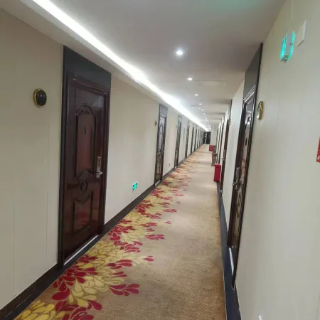 Yishi Yijia Theme Apartment Hotel (Qiqihar South Zhanqian Street)