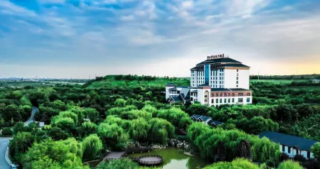 Huanshui Bay International Hotel Отели рядом с достопримечательностью «Anyang Normal University (New Campus)»