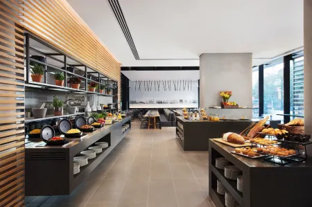 Four Points by Sheraton Sydney, Central Park Отели рядом с достопримечательностью «PNR Lecture Theatre»