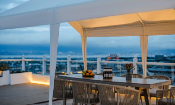 Dali Manbu Cang'er Inn (South Gate of the Ancient City)