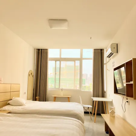 Linquan Guojin Hotel (Linquan Passenger Transport Center)