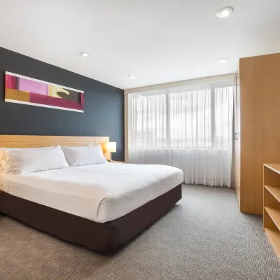 Holiday Inn MELBOURNE AIRPORT by IHG Hotels near Parkmore Crescent Park
