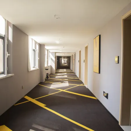 IU Hotel (Lvliang Dawu Airport Lvliang Normal University)